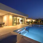 Cloud 9 D6 Villa *